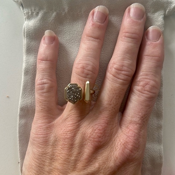 Kendra Scott Ring - Picture 1 of 5